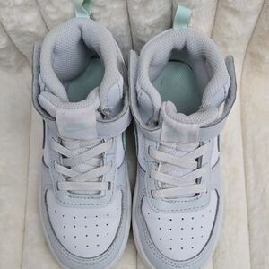 Nike Kids High-Top Sneakers in Light Gray and Mint